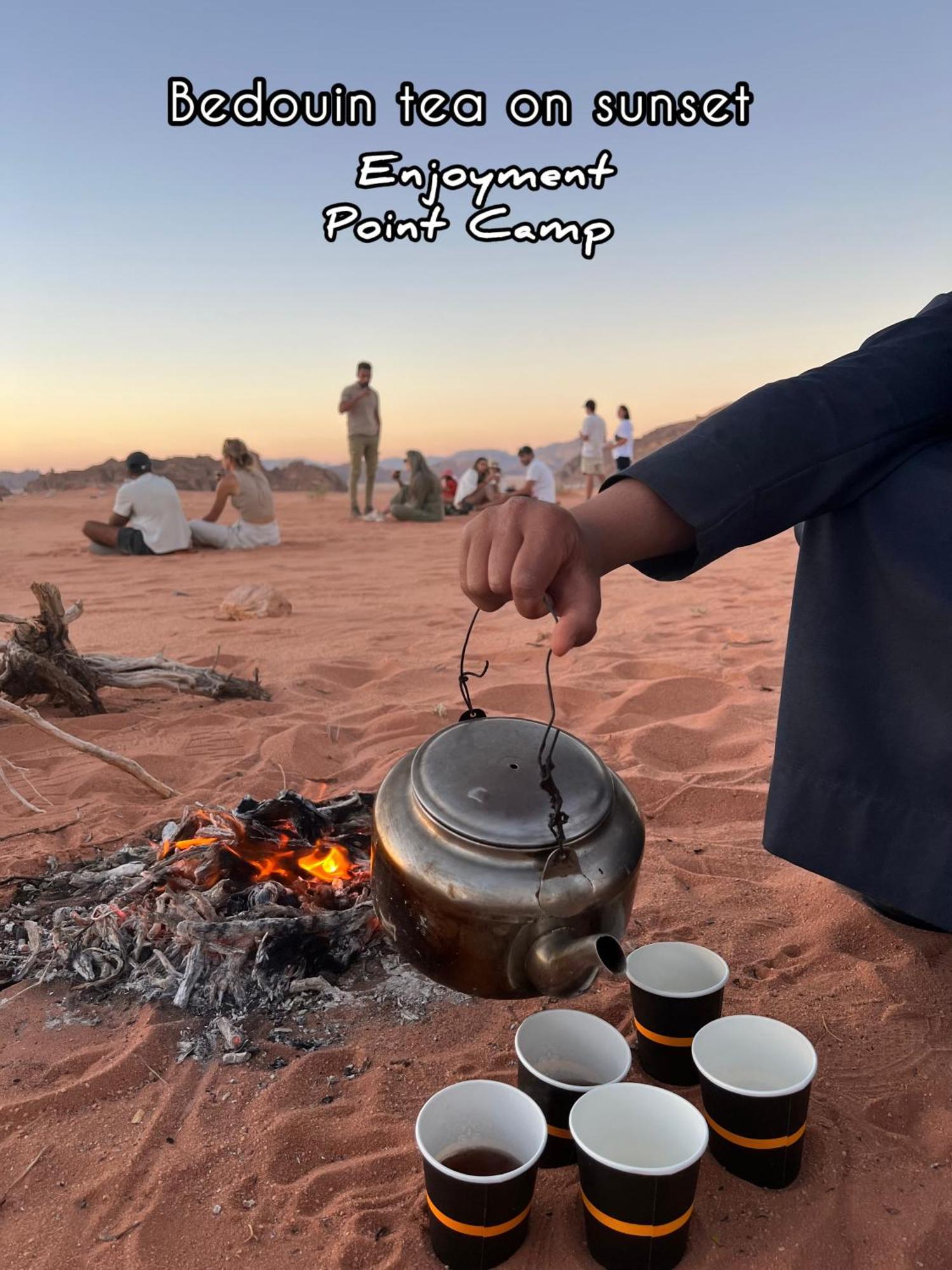 Luxury Enjoyment Point Bubbles Camp Bed & Breakfast Wadi Rum Exterior photo